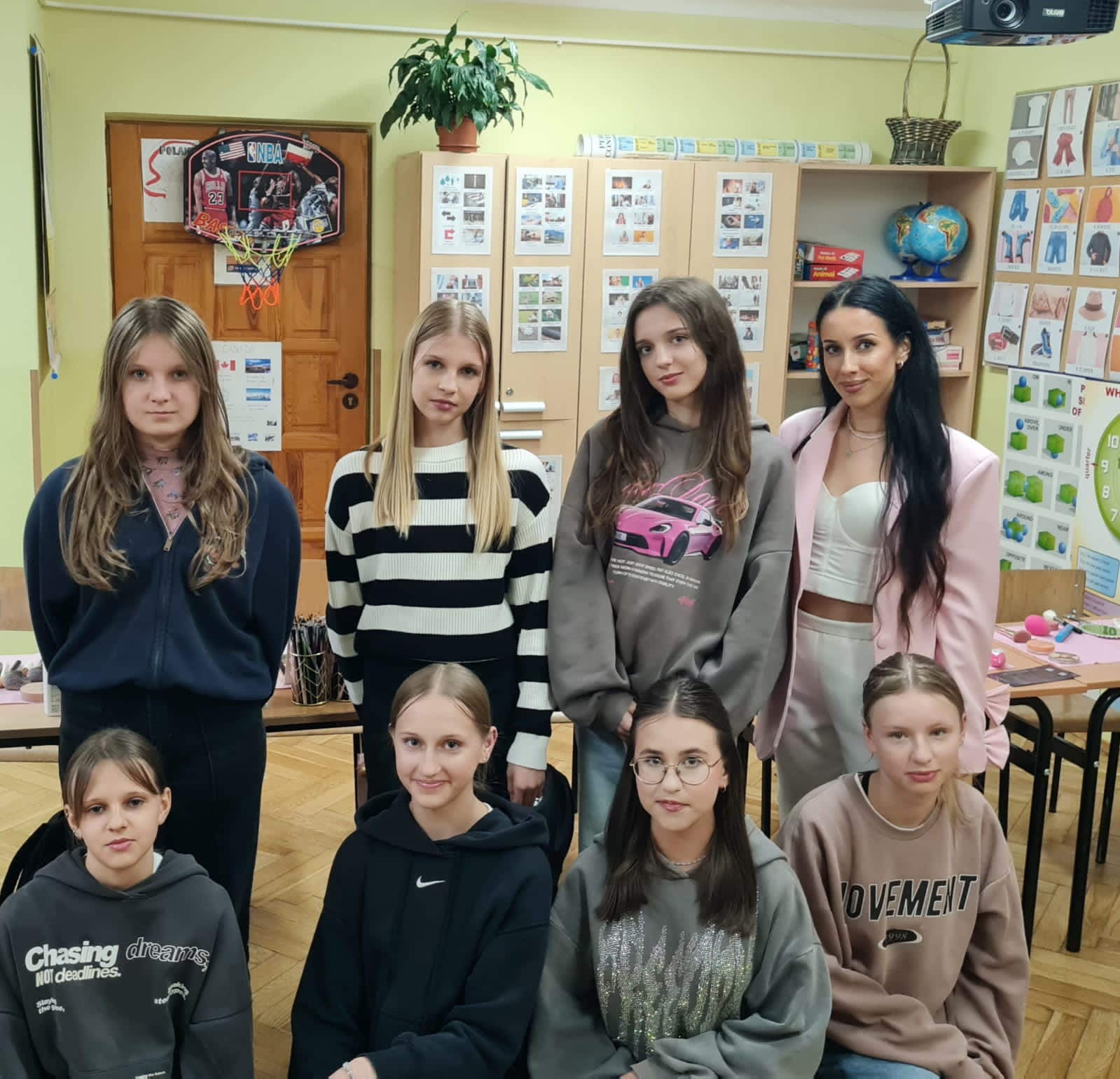 DORADZTWO ZAWODOWE W KLASIE 7-8 - WIZYTA WIZAŻYSTKI PANI PAULINY ŚLIMAK