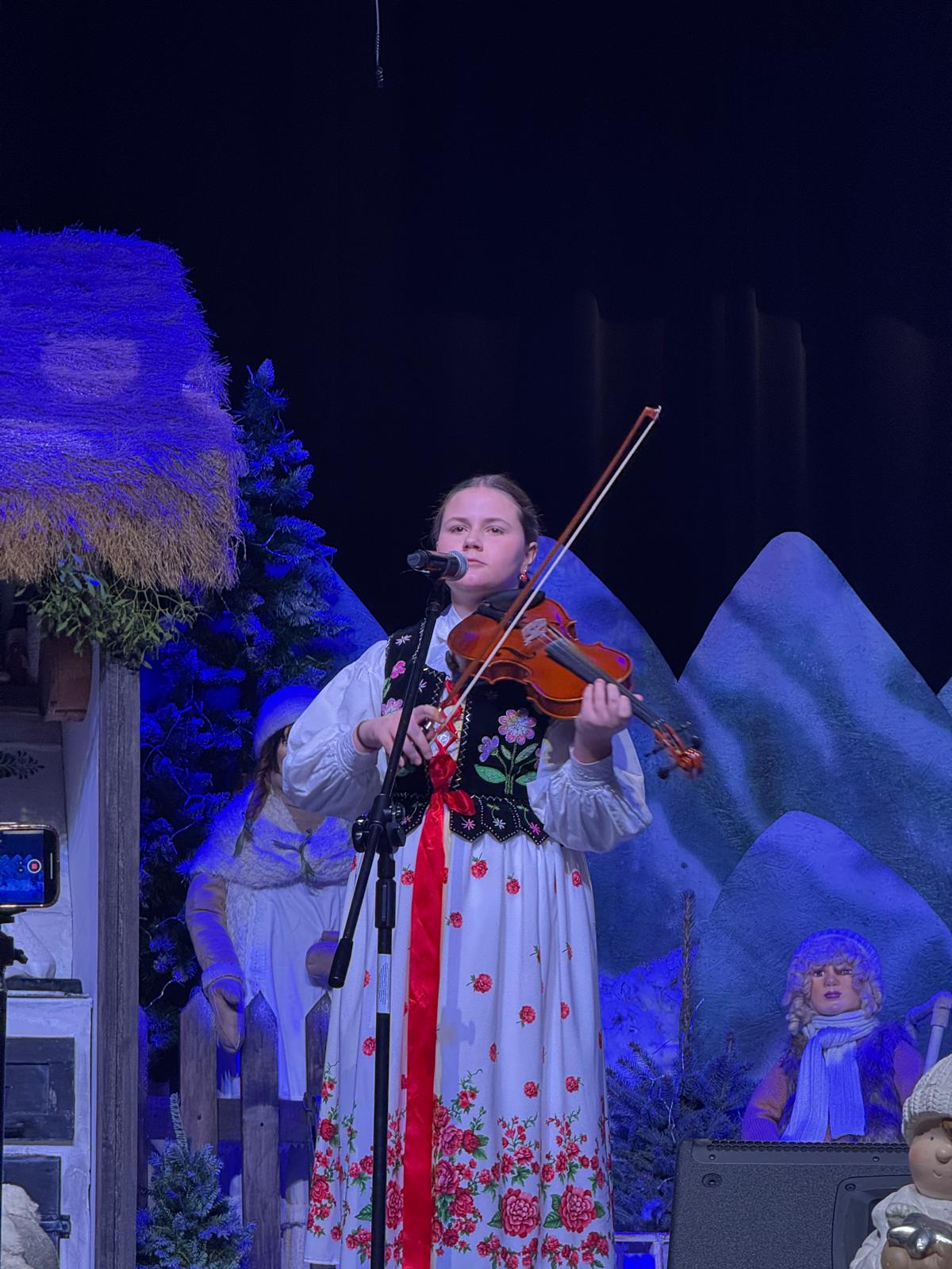 WYSTĘP WERONIKI FLOREK W KONKURSIE KOLĘD I PASTORAŁEK 