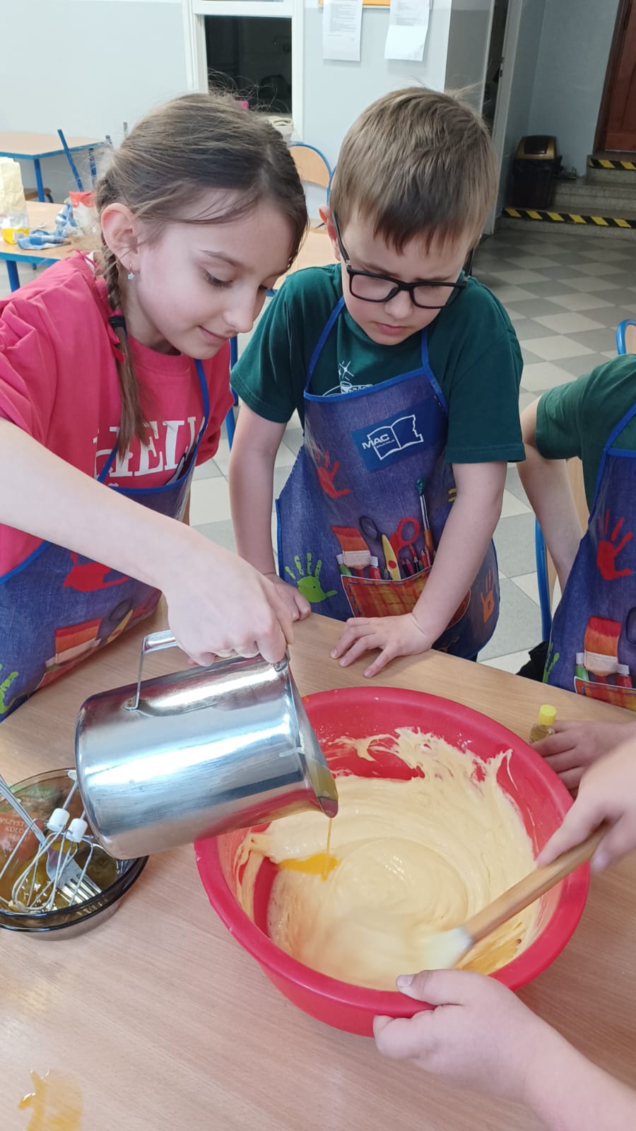 Babka wielkanocna na zajęciach świetlicowych