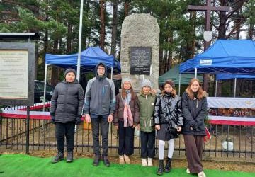 Delegacja na obchodach Święta Niepodległości na Przełęczy Rydza - Śmigłego