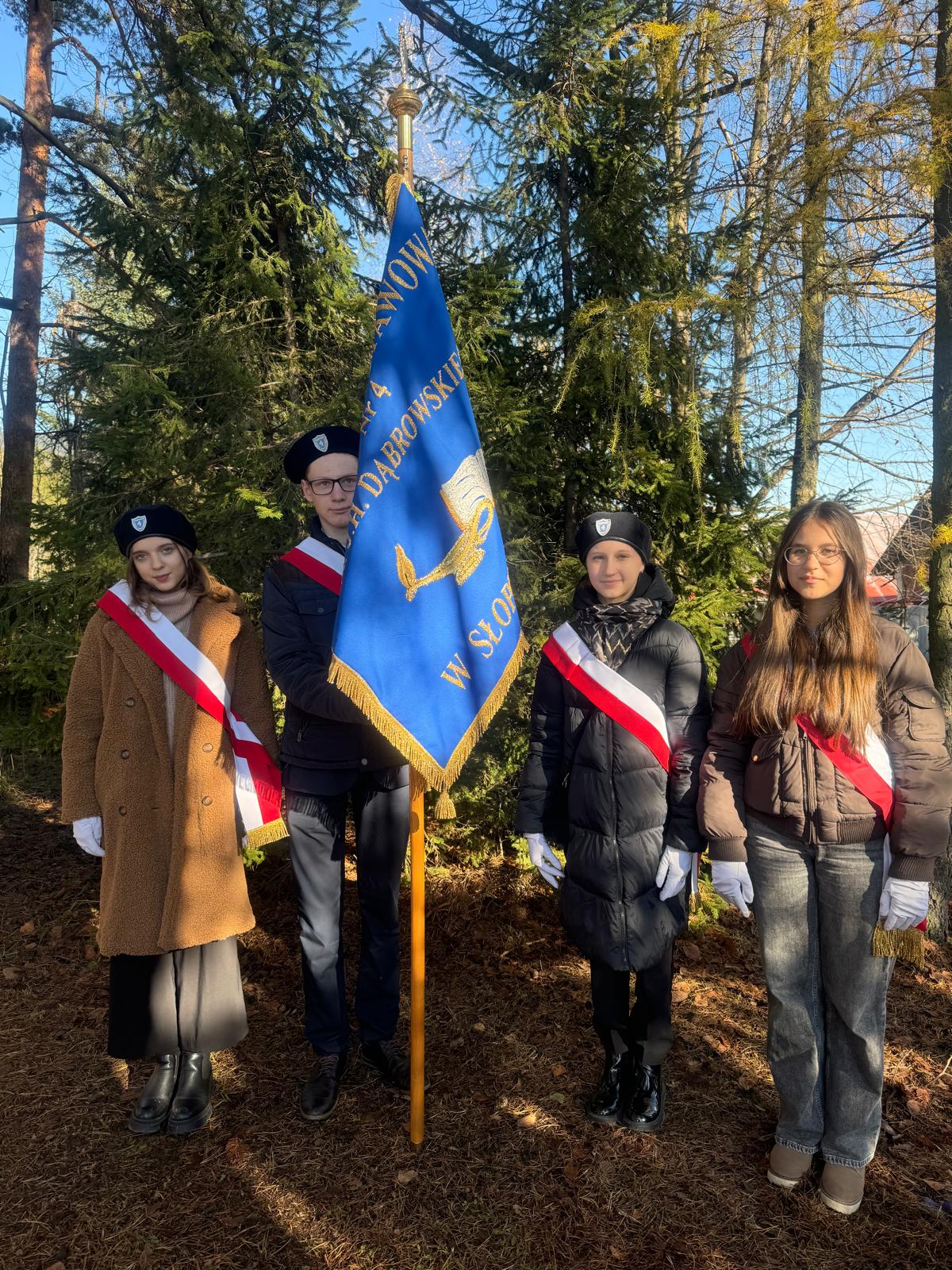 DELEGACJA NA OBCHODACH ŚWIĘTA NIEPODLEGŁOŚCI NA PRZEŁECZY RYDZA-ŚMIGŁEGO NA CHYSZÓWKACH