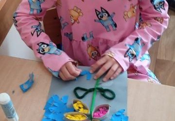 Wiosna na zajęciach artystycznych w klasie 1